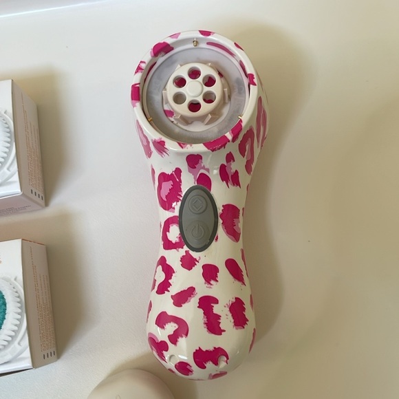 CLARISONIC MIA II + 2 NEW BRUSH HEADS - Picture 3 of 7